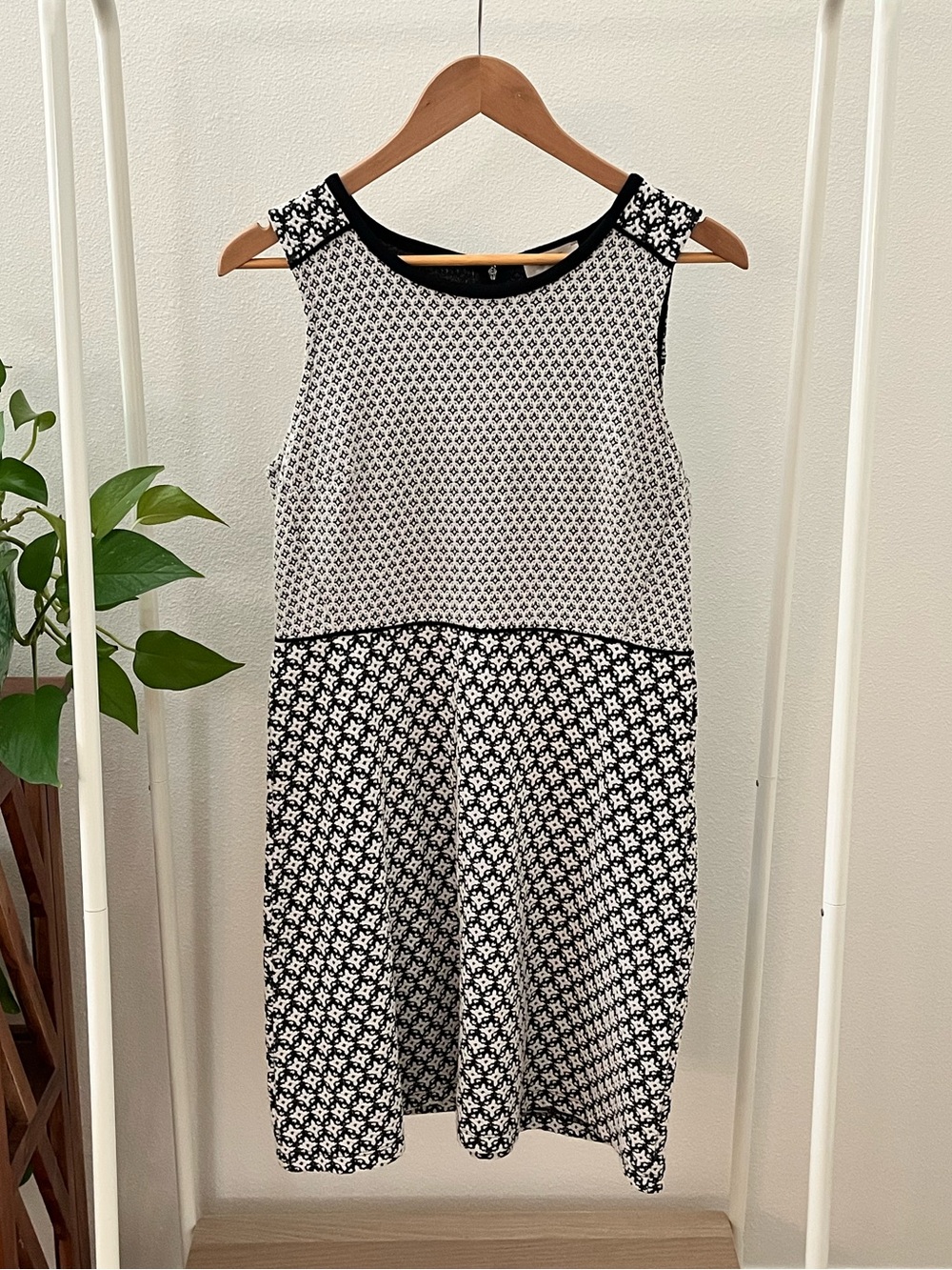 LOFT Black and White Sleeveless Patterned Fit-&-Flare Dress